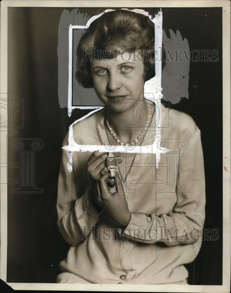 1928 Press Photo Ms.Nelle Short pictured with admiring a Gothic Jar-Proof Watch