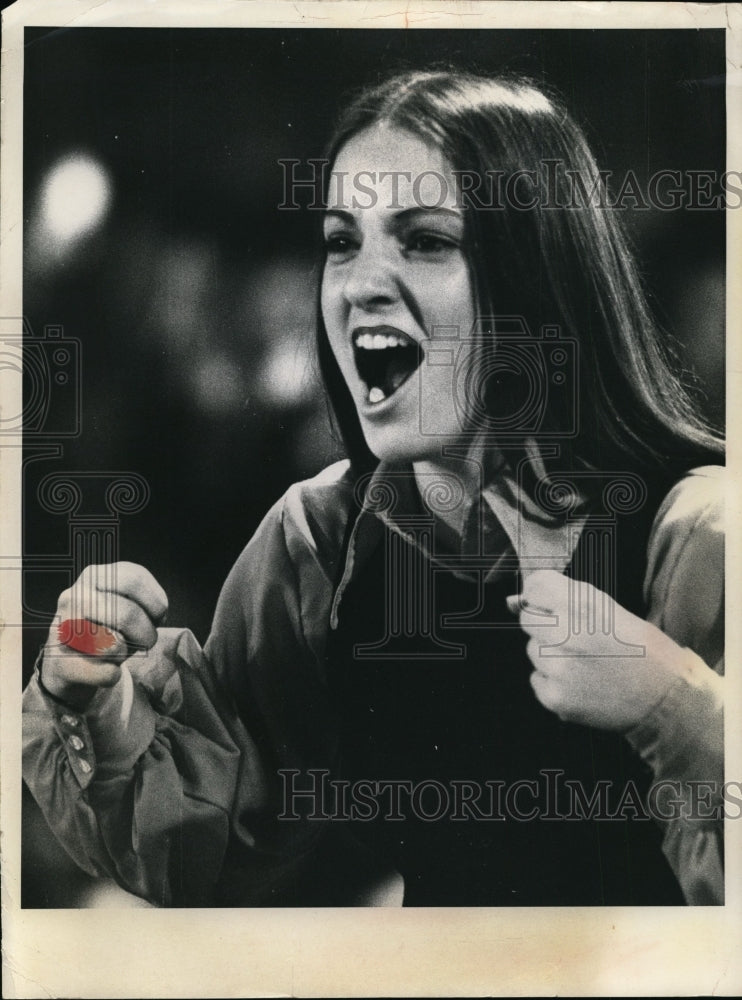 1932 Press Photo Ann Scaperato Cheers On Victory Over Will South - nef36799