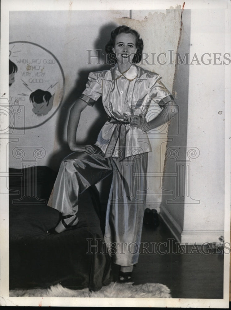 1937 Press Photo Two Tone Green Pajamas Designed by Gladys Parket - nef36845- Historic Images