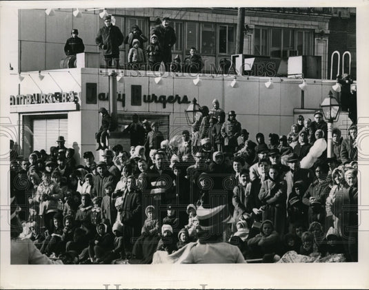 1964 Press Photo Unknown Crowd - nef36976