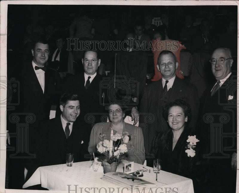 Load image into Gallery viewer, Press Photo Real Estate Board Meeting, Cleveland, Ohio - nef37106
