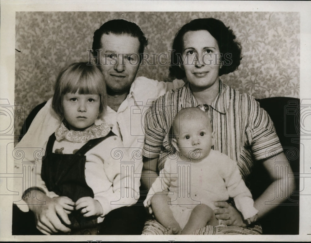 1934 Press Photo Louis Henry Harms & Family, Threatened with Deportation