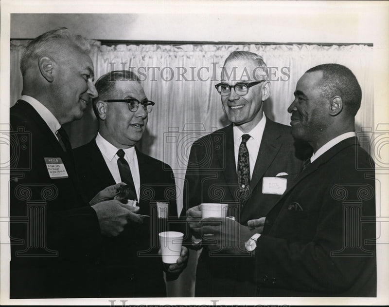 Load image into Gallery viewer, 1968 Press Photo Businessmen &amp; community Leaders of Ohio - nef37140
