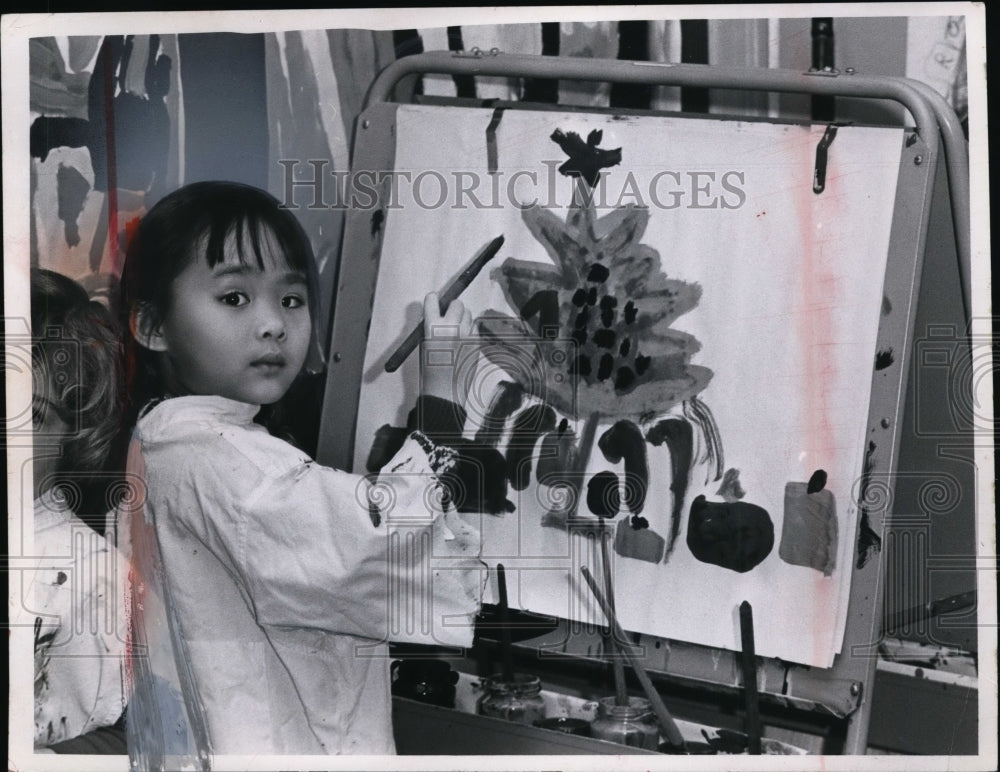 1967 Press Photo Lakewood school Kindergarten Paints Christmas Pictures
