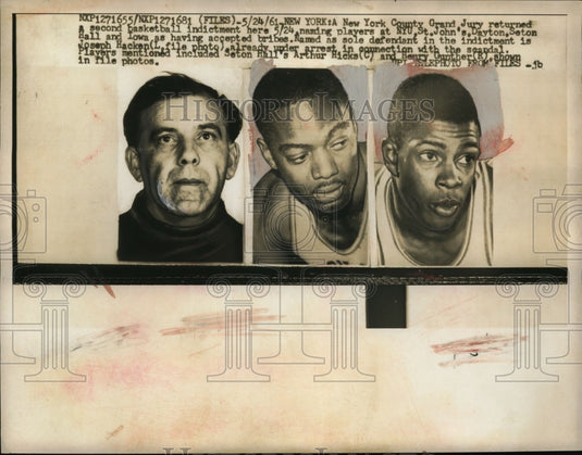 1961 Press Photo NYU Basketball Players Indicted for Bribery - nef37214
