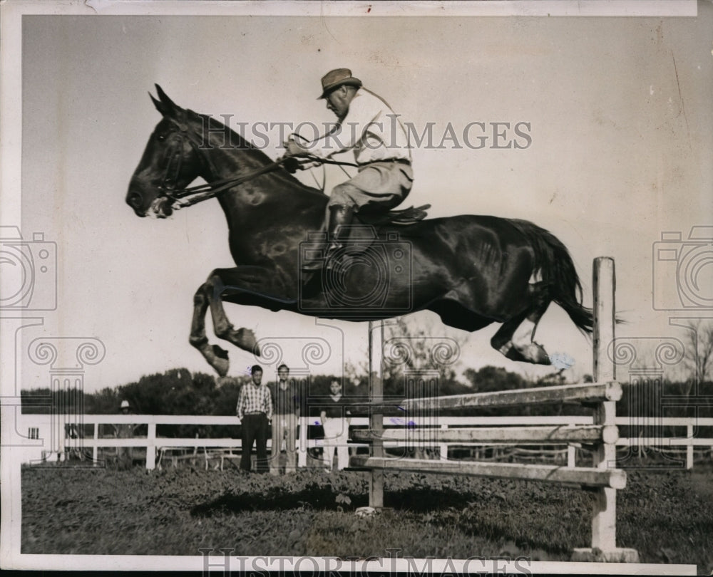 1936 Press Photo Alf Landon riding Horse "Sye" - nef37225