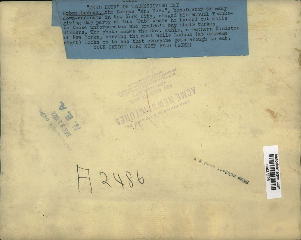 1927 Press Photo Urban Ledoux Giving Free Meals at Thanksgiving Day Party