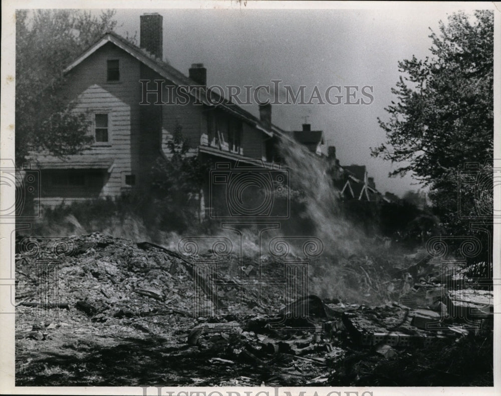 1967 Press Photo Burning Homes for Freeway North West Corner of Delaware