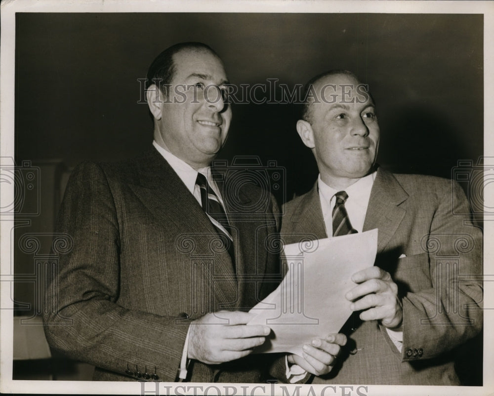 1950 Press Photo Abraham M. Sonnabend, Lawrence E. Green - nef37245