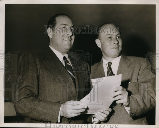 1950 Press Photo Abraham M. Sonnabend, Lawrence E. Green - nef37245