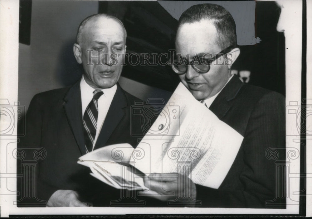 1958 Press Photo Bernard Schwartz, Morgan M. Moulder at Federal Hearing