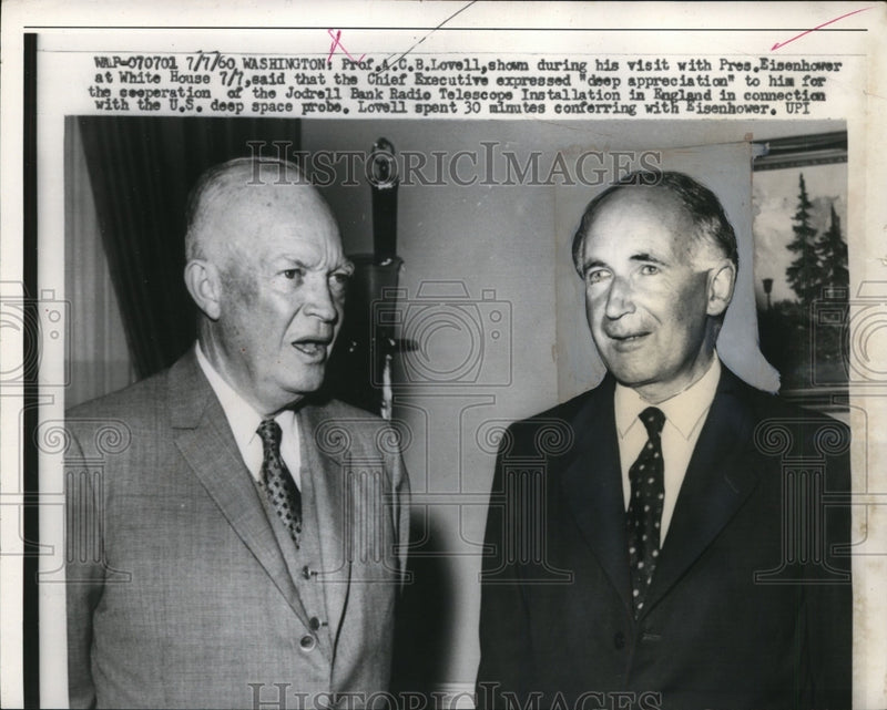 Load image into Gallery viewer, 1960 Press Photo A.C.B. Lovell, Dwight Eisenhower at White House - nef37312
