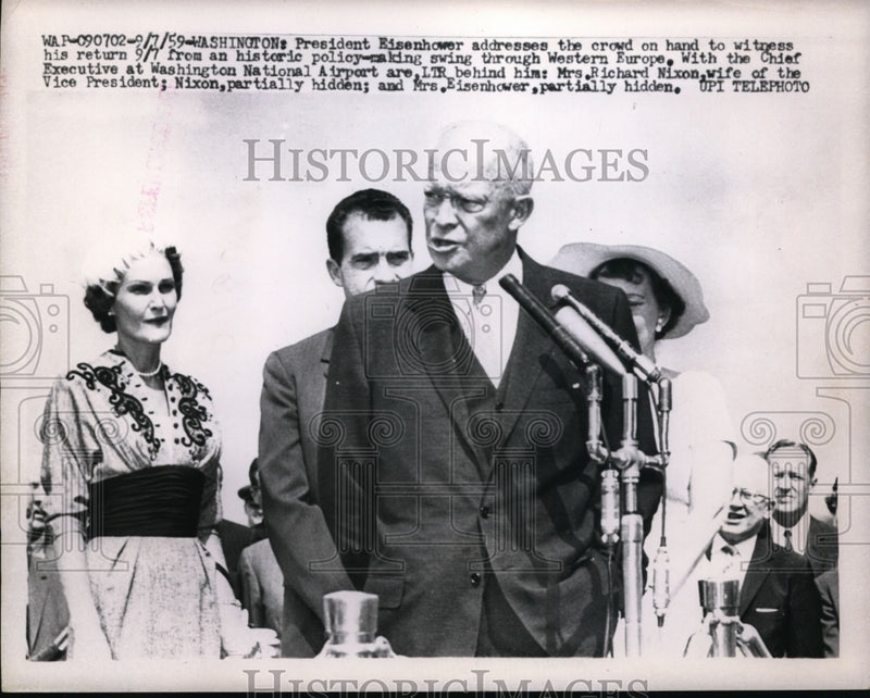 Load image into Gallery viewer, 1959 Press Photo Dwight Eisenhower Speaking at Washington National Airport
