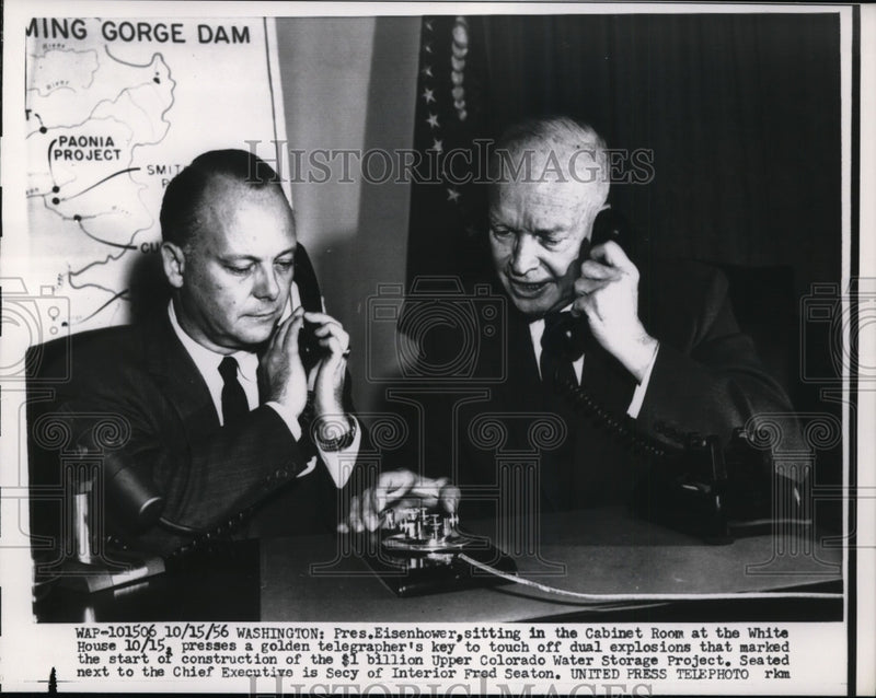 Load image into Gallery viewer, 1956 Press Photo Pres.Dwight Eisenhower presses a golden Telegrapher Key
