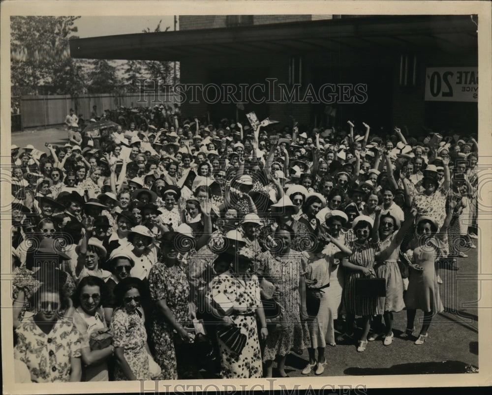 1938 Press Photo Lady Day at Stadium - nef37405
