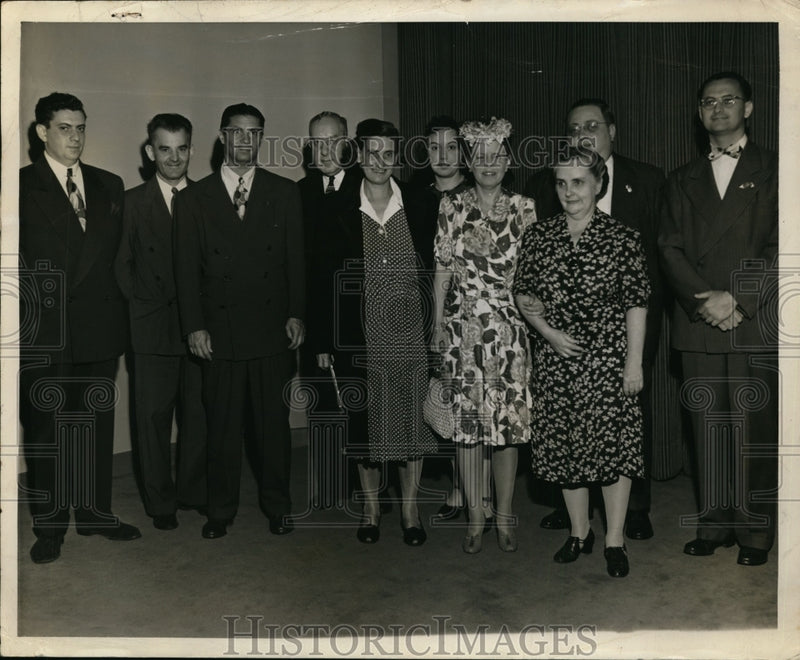 Load image into Gallery viewer, 1945 Press Photo Guests at Screening of Columbia's Over 21 with Irene Dunn
