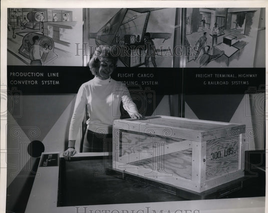 1962 Press Photo Stenographer Irma Bilich Moves Across Friction-less Floor