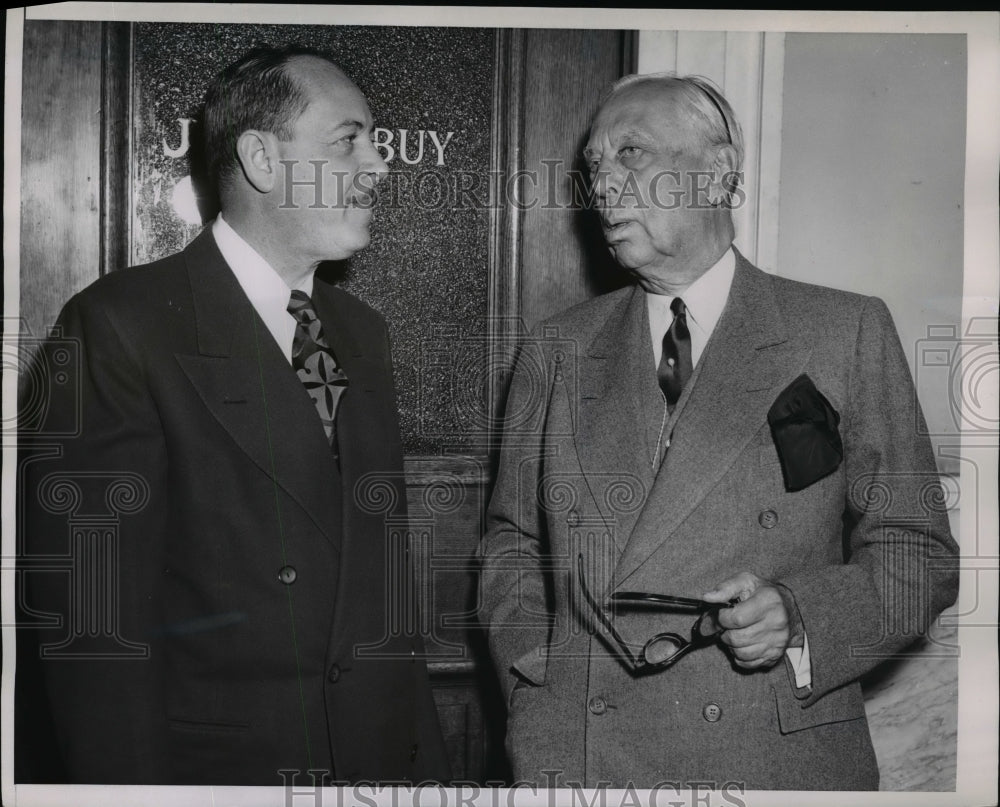 1953 Press Photo Alfred Sloan, Lawyer at DuPont Antitrust Trial, Chicago