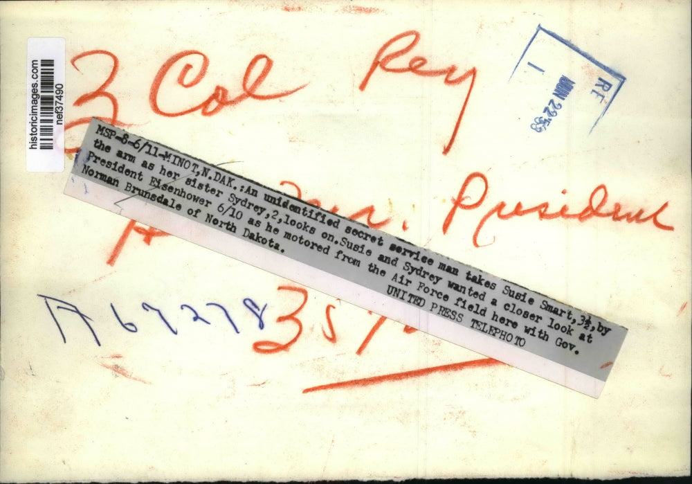 1953 Press Photo Secret Service Agent Bringing Girls to Meet Dwight Eisenhower