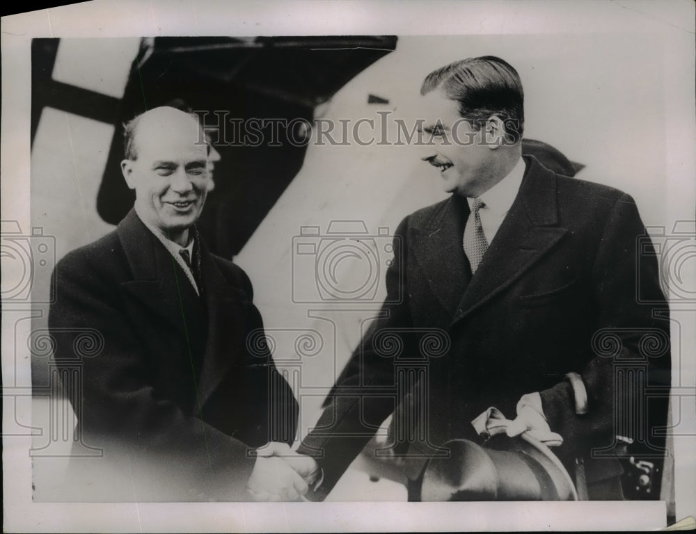 1937 Press Photo Richard Sandler, Anthony Eden at Croydon Aerodrome, London