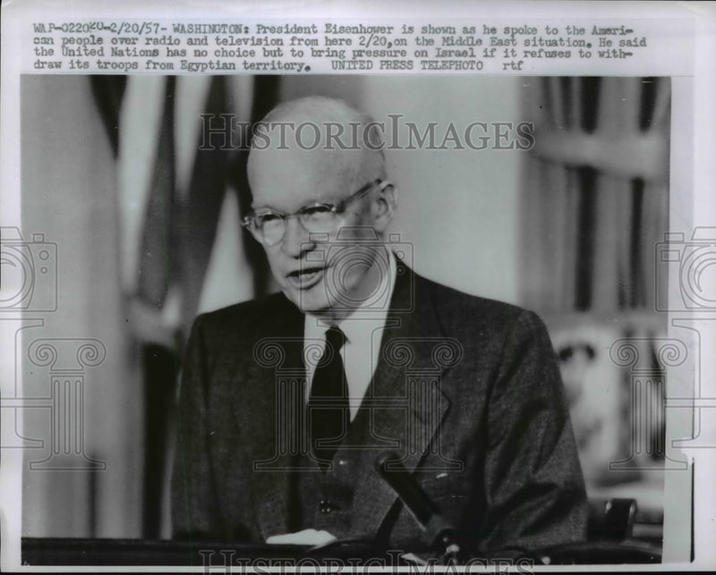 Load image into Gallery viewer, 1957 Press Photo Dwight D. Eisenhower During Radio/TV Broadcast - nef37504
