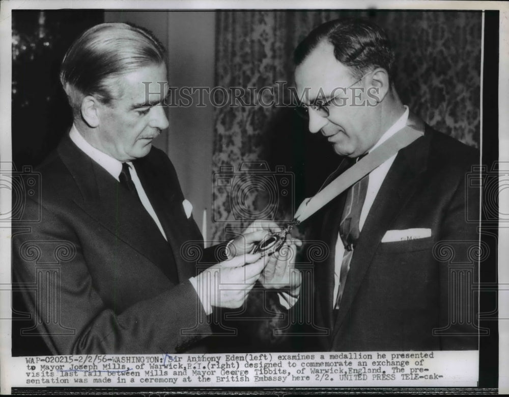 1956 Press Photo Anthony Eden, Joseph Mills at British Embassy, Washington