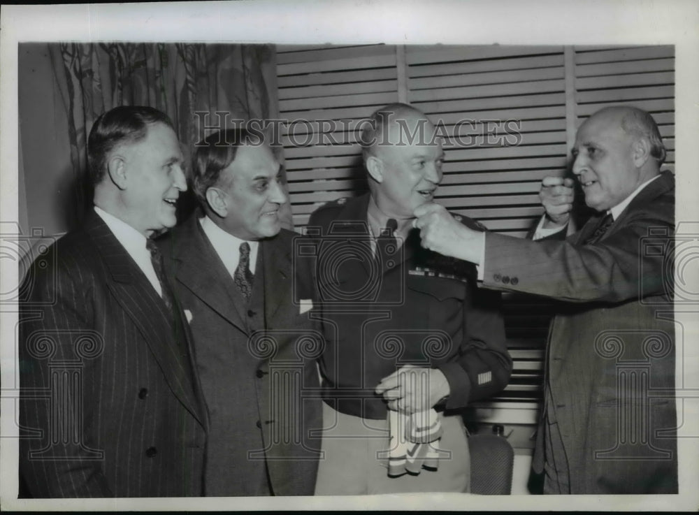 1946 Press Photo Andrew J May Gives Impromptu Demonstrating Rifle Firing