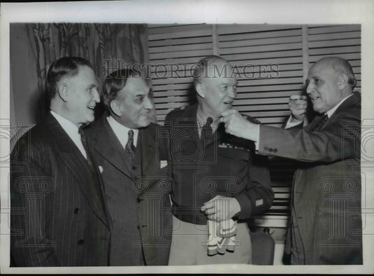 1946 Press Photo Andrew J May Gives Impromptu Demonstrating Rifle Firing