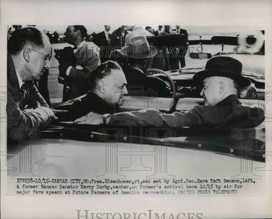 1953 Press Photo Pres Eisenhower Met By Ezra Taft & Harry Darby on Arrival 10/15