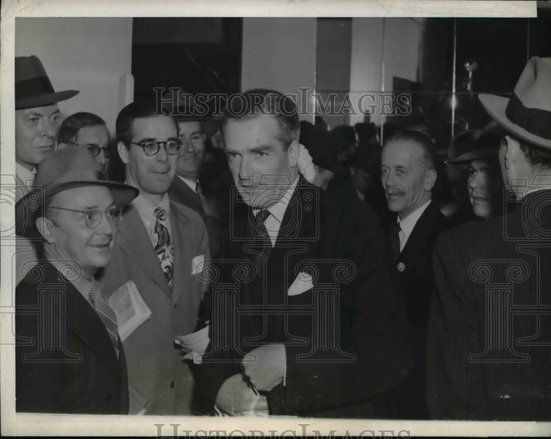 Load image into Gallery viewer, 1945 Press Photo Anthony Eden Leavs Hotel After Going Into Pre-Conference Huddle
