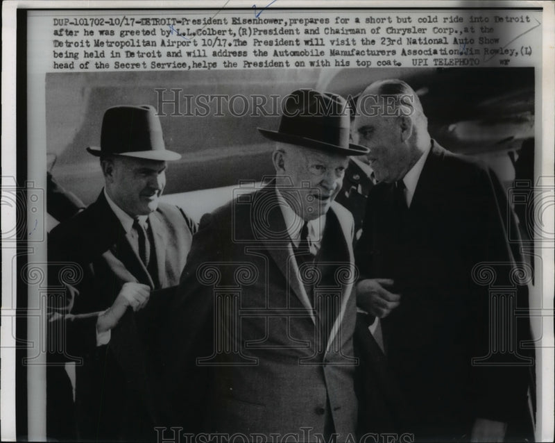 Load image into Gallery viewer, 1960 Press Photo Dwight Eisenhower, L.L. Colbert at Detroit Metropolitan Airport
