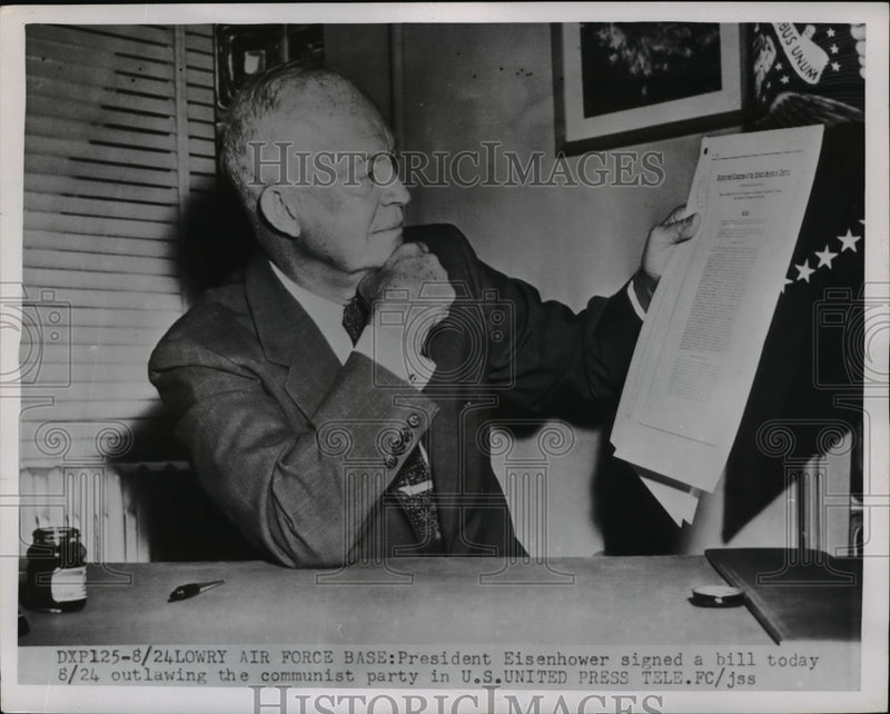 Load image into Gallery viewer, 1954 Press Photo Dwight Eisenhower Signing Bill Outlawing Communism in U.S.
