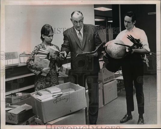 Press Photo First Day Classes at Beford High School New Wing - nef37618