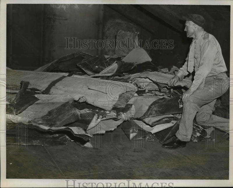 Load image into Gallery viewer, 1959 Press Photo Copper Sheeting Blown from Roof, Ohio - nef37621
