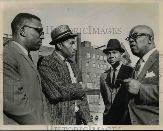 1963 Press Photo Men in Discussion - nef37626