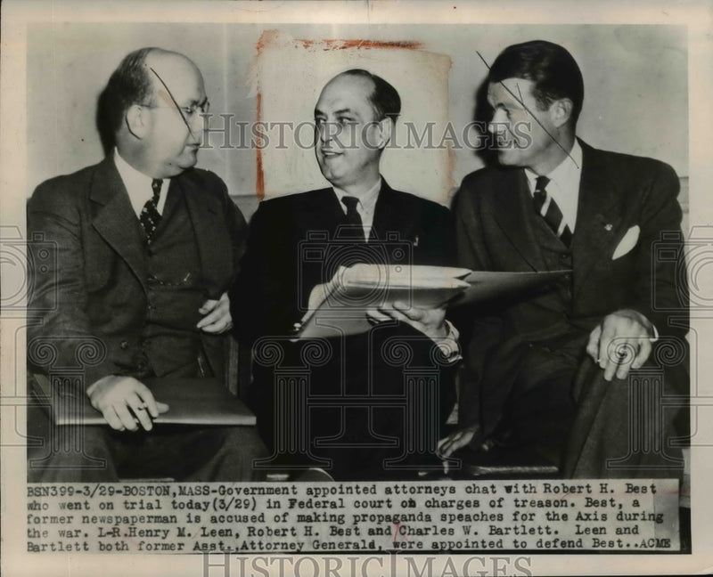 Load image into Gallery viewer, 1948 Press Photo Attorneys &amp; Robert H. Best at Trial, Boston Federal Court
