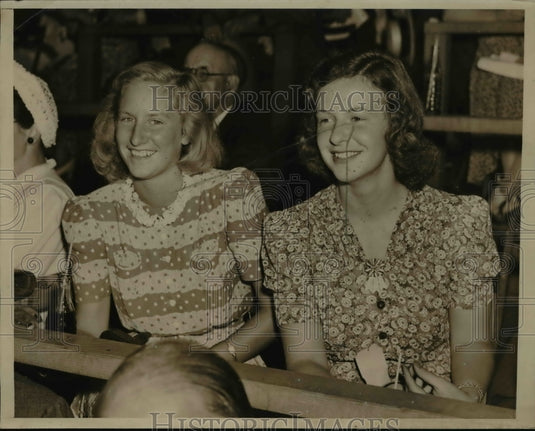1940 Press Photo Marion Colt, Ruth Young at Good Time Track, goshen, New York