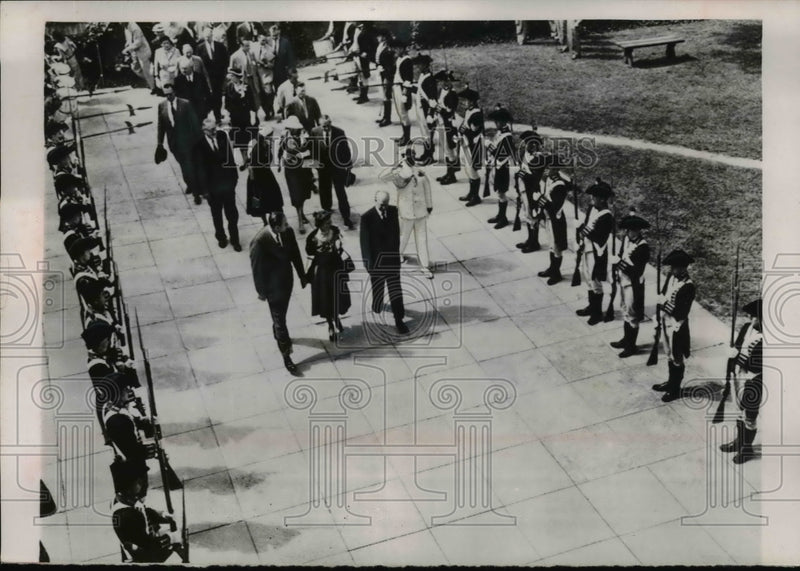 Load image into Gallery viewer, 1958 Press Photo Pres &amp; Mrs Eisenhower Walk Through Line of Monticello Guards
