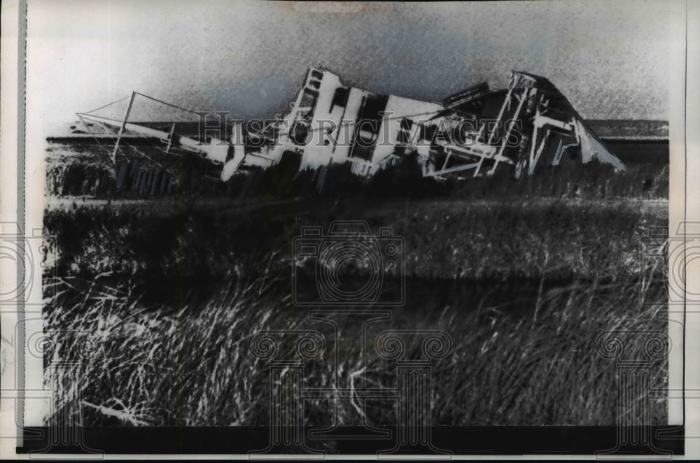 1967 Press Photo Ship Lies On Side in Suez Canal UAR Blocking Vital Waterway