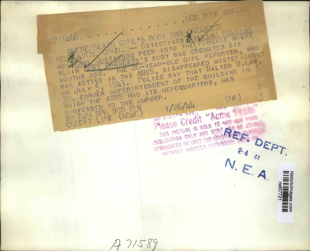 1944 Press Photo Detectives Holohan & Gustavson with Furnace Used to Cremate