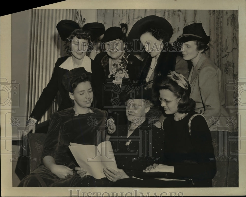 1941 Press Photo Women Honored by Congress of American Industry, Astoria Hotel