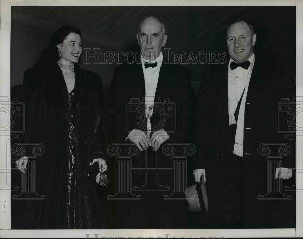 1947 Press Photo Mr, Mrs George Nielson, William Leahy Arrive for Truman Concert