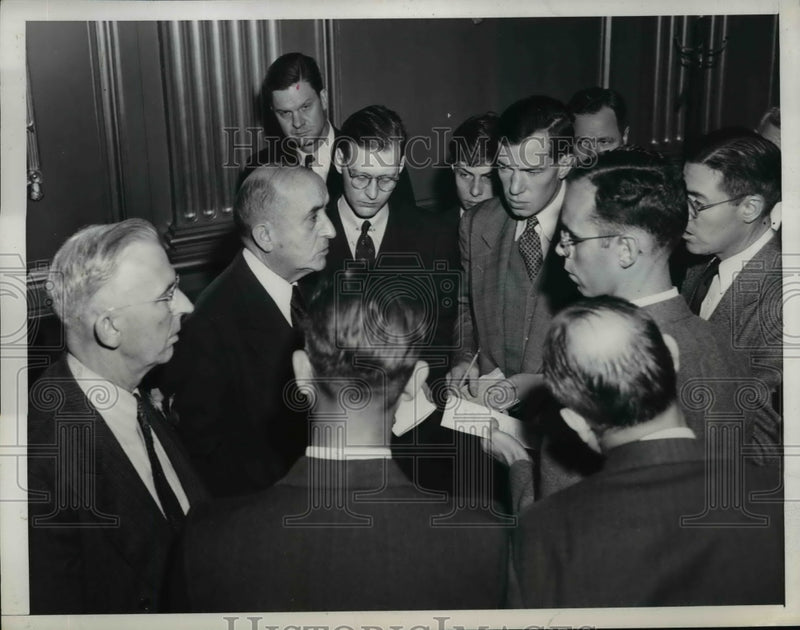 Load image into Gallery viewer, 1946 Press Photo Paul Fuller Talks to Press on Coal Contract Negotiations
