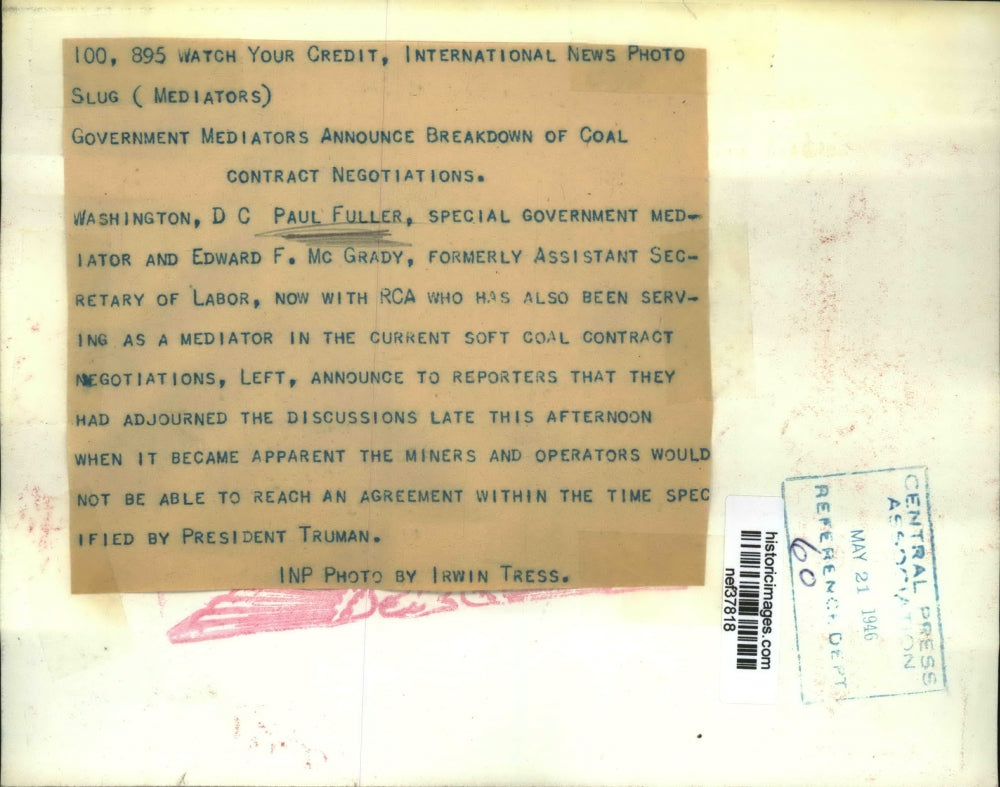 1946 Press Photo Paul Fuller Talks to Press on Coal Contract Negotiations