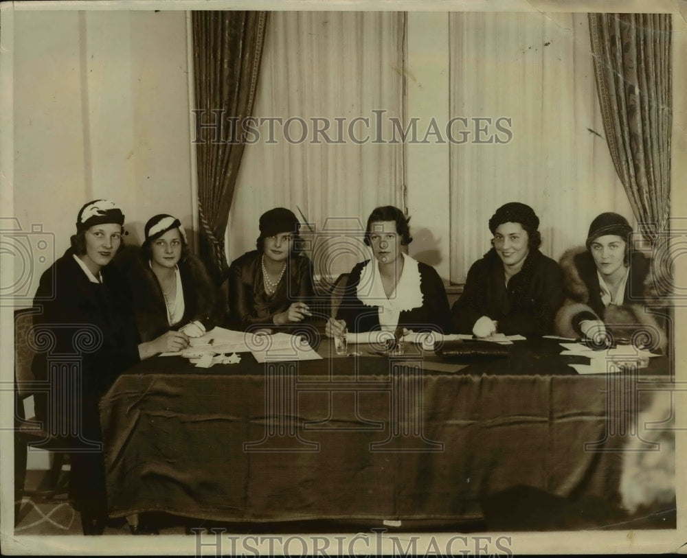 1931 Press Photo Peacock Ball Junior Committee Meeting at Waldorf-Astoria Hotel