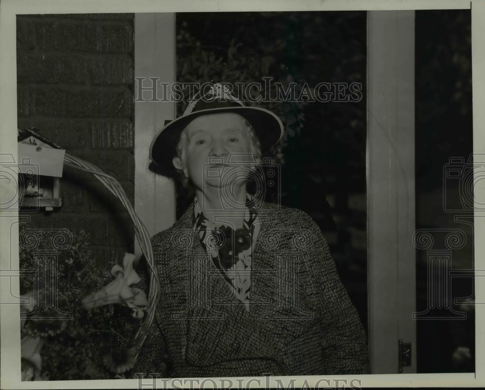 1940 Press Photo Mrs. Elmer Cox, Friend of Walker - nef37892