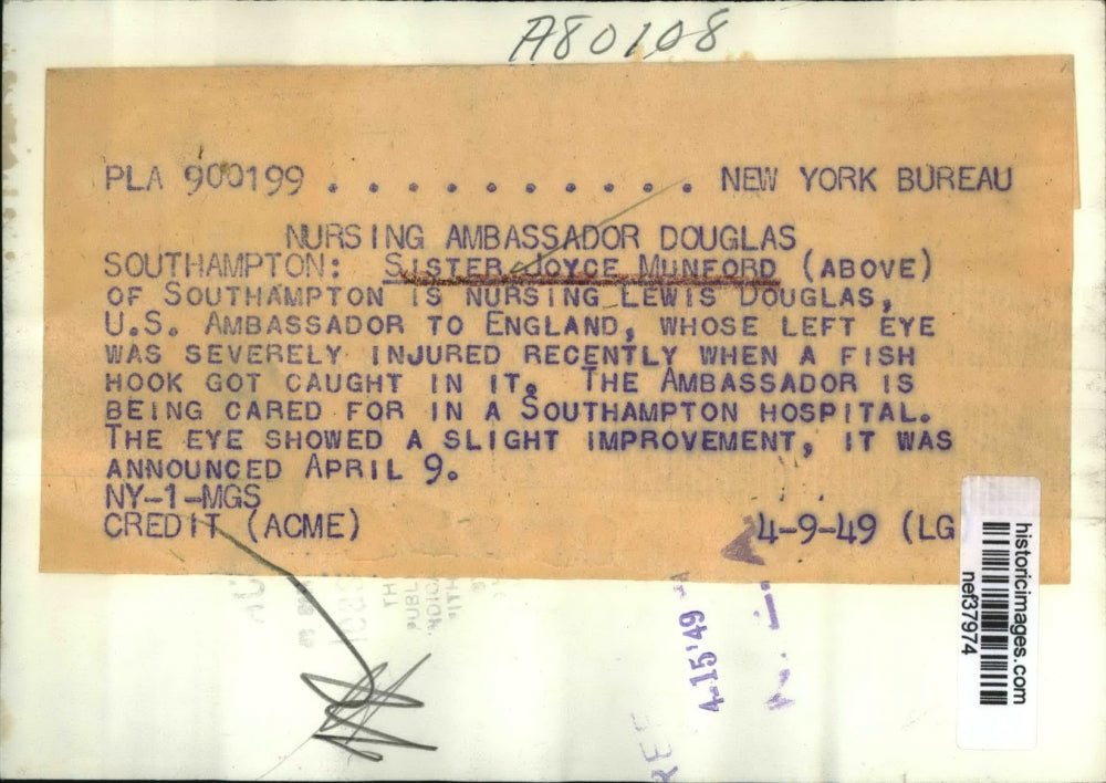 1949 Press Photo Sister Joyce Munford Nurses Lewis Douglas after Fishing Injury