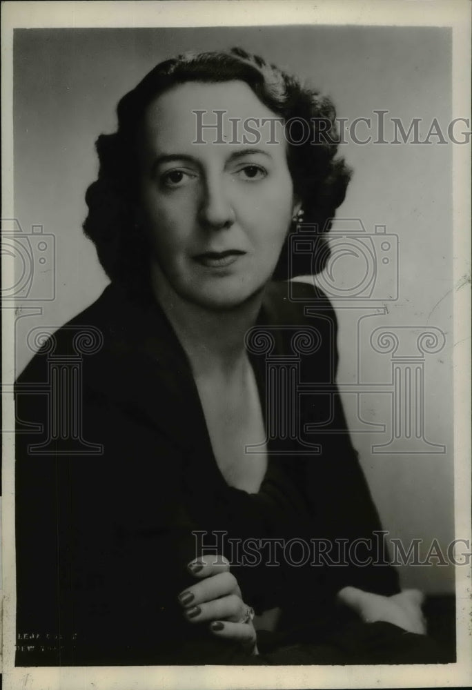 Load image into Gallery viewer, 1945 Press Photo Authoress Taylor Caldwell - nef37976
