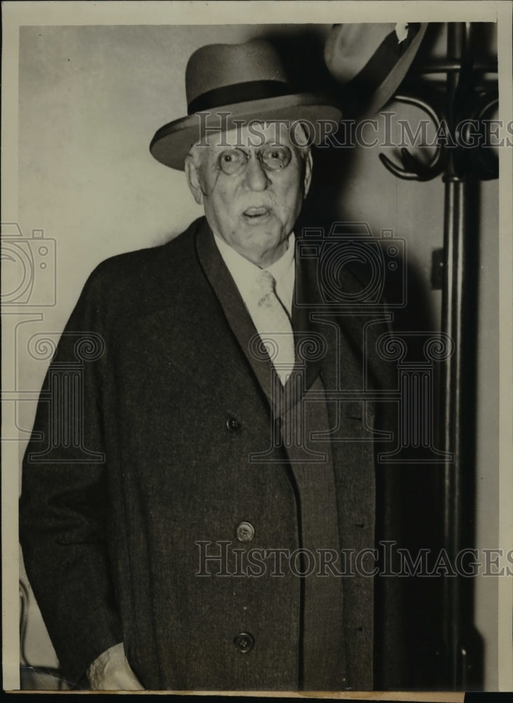 Load image into Gallery viewer, 1934 Press Photo Samuel Insull in Federal Court, Chicago - nef38039
