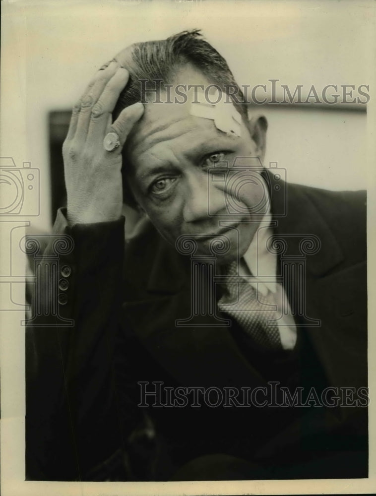 Load image into Gallery viewer, 1932 Press Photo John Etara sailed around the World in 30 Foot Ketch - nef38108
